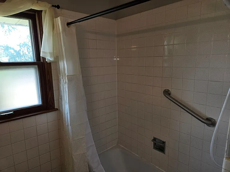 592 Donna Dr — Photo 17