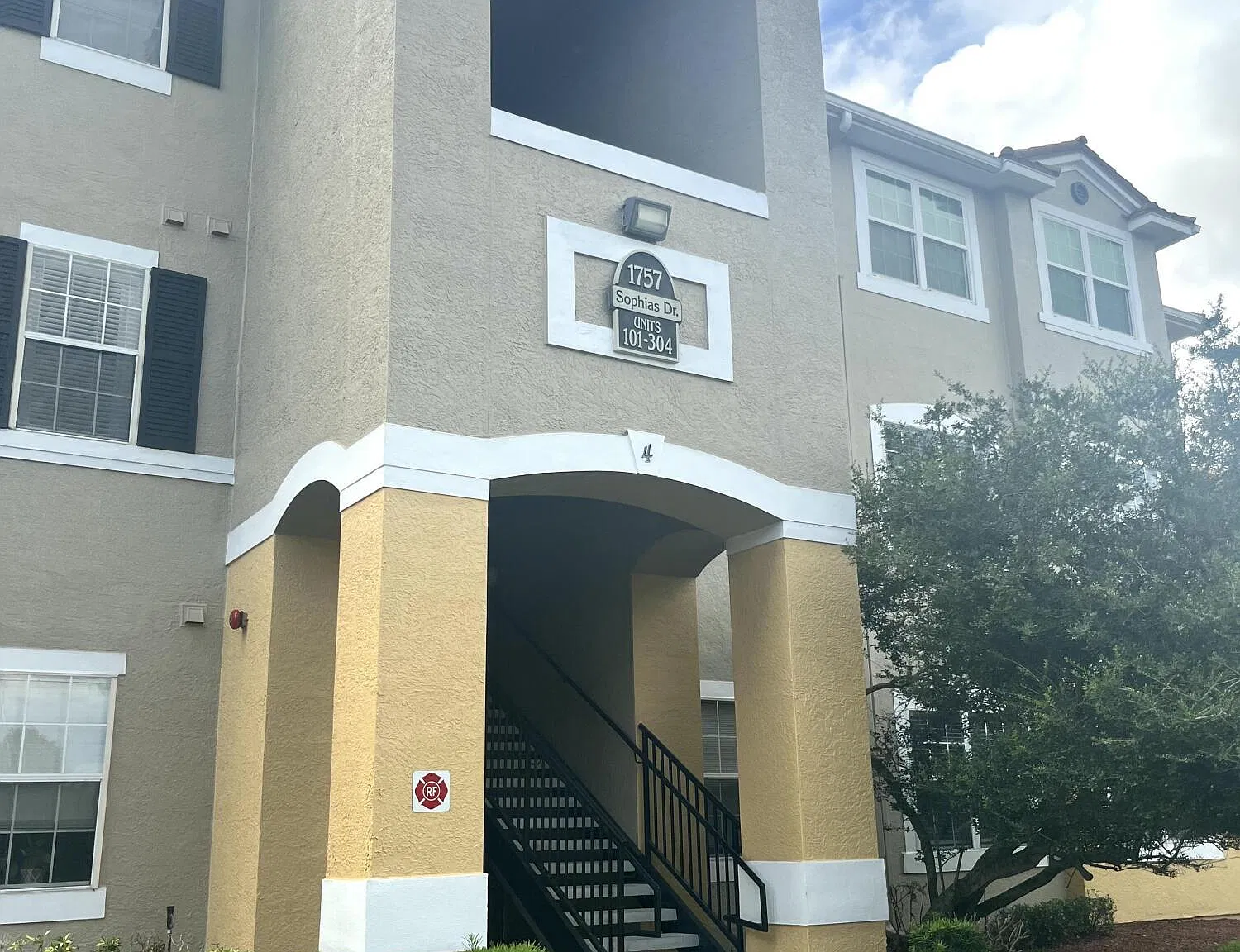 2 bed, 2.0 bath, 1020 sqft, $1,900 — Photo 2