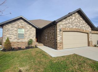 817 E Crystal Ave, Nixa, MO 65714