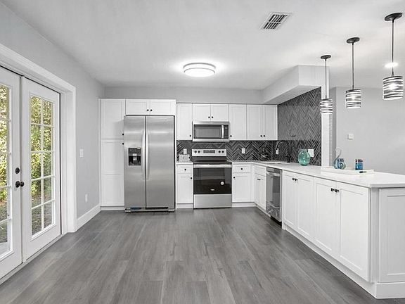 5th image of 2061 Tanglewood Dr