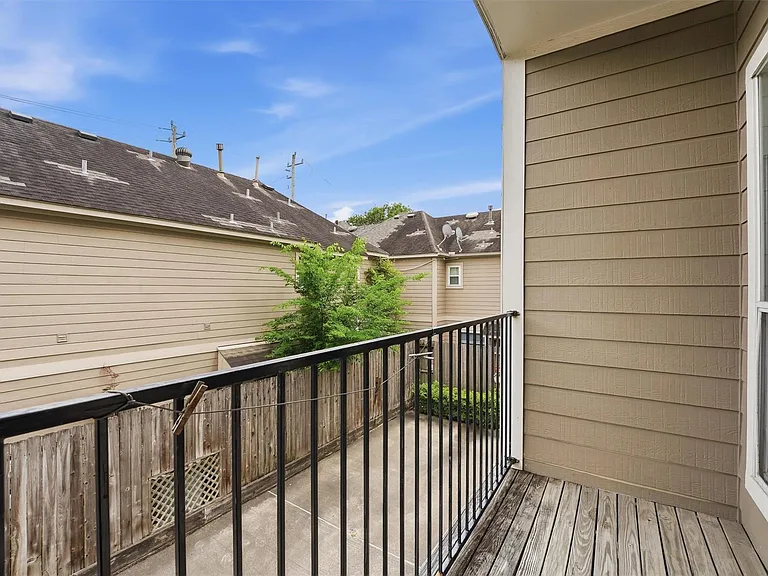 1507 Sutton St — Photo 18