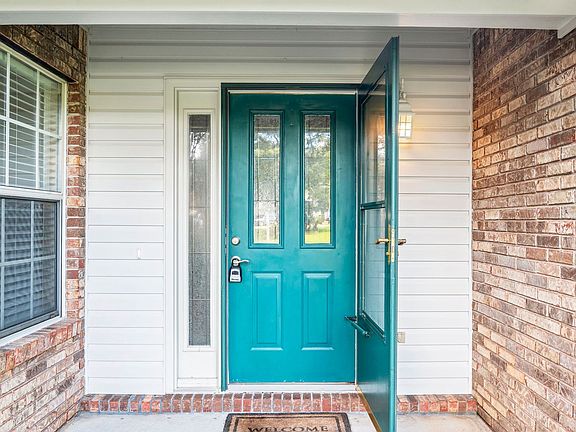 4th image of 305 Parkwood Pl