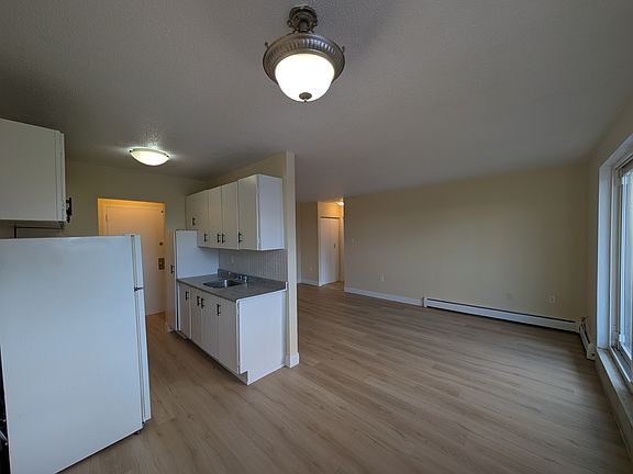 2nd image of 2685 King St E #305