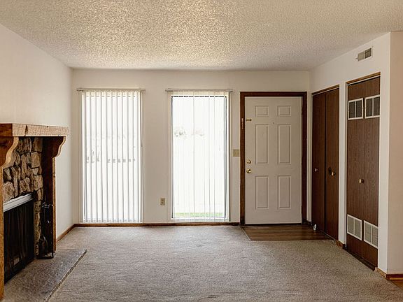 4th image of 3950 N Garland Cir #2