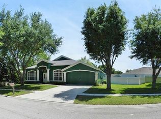 418 Country Vineyard Dr, Valrico, FL 33594