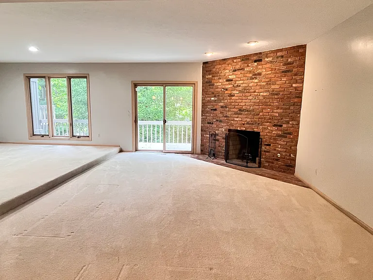 5763 Som Center Rd — Photo 2