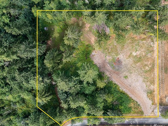 2nd image of 752 Sunny Ln