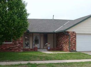 3713 Phillips St, Moore, OK 73160