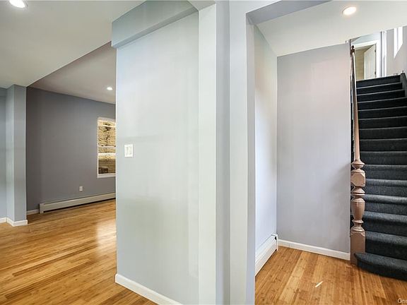4th image of 3708 Dyre Ave