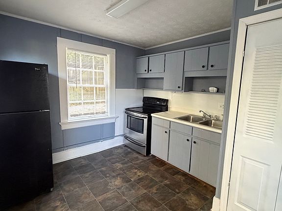 2nd image of 1710 Forest Ave #1