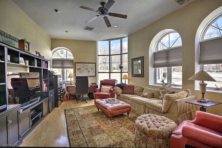 211 Main St, Gladstone, NJ 07934 Zillow