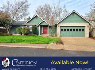 986 Chateau Meadows Dr, Eugene, OR 97401