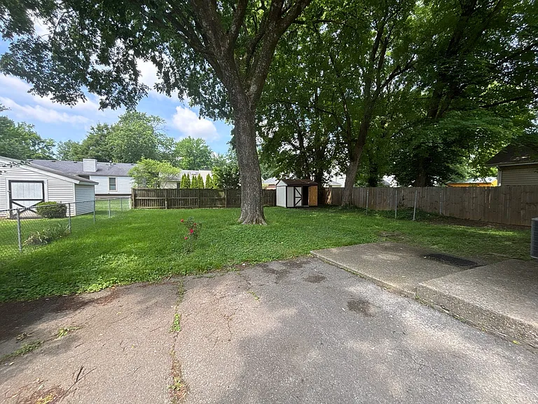 418 Lyndon Ln — Photo 23