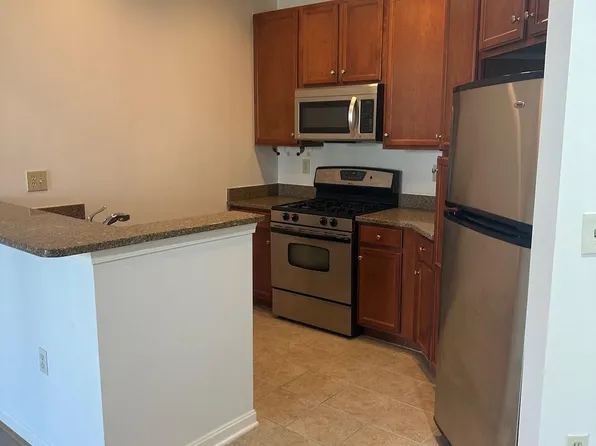2665 Prosperity Ave APT 324, Fairfax, VA 22031