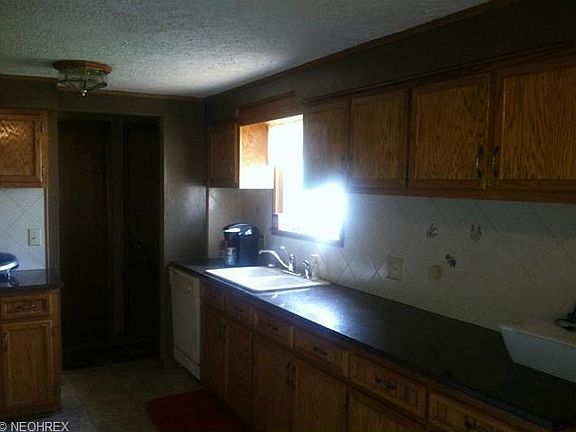 5th image of 832 Rosewood Dr