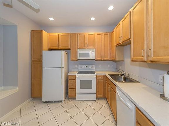 4th image of 7800 Woodbrook Cir APT 2504