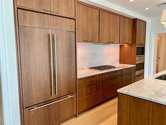5th image of 1001 Julia St APT 9D