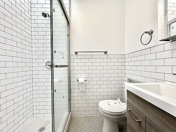 5th image of 1931 Greene Ave #2RB