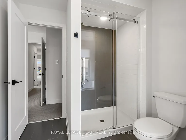 799 Cairn Cres — Photo 48