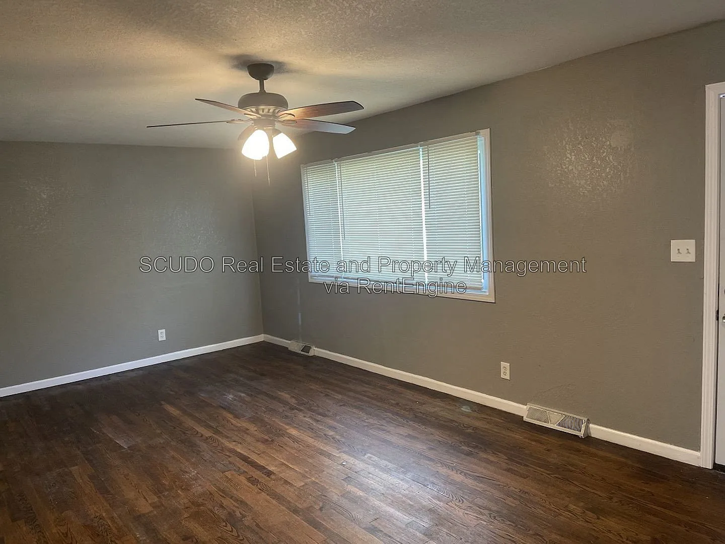 3 bed, 1.0 bath, 888 sqft, $1,200 — Photo 4