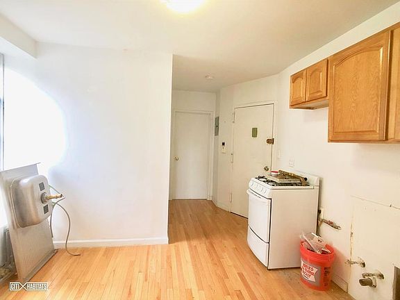 5th image of 101 W 105th St APT 3S