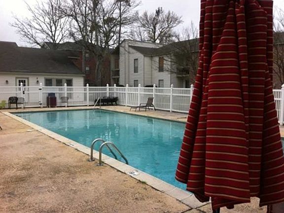 3rd image of 404 Parkview Blvd