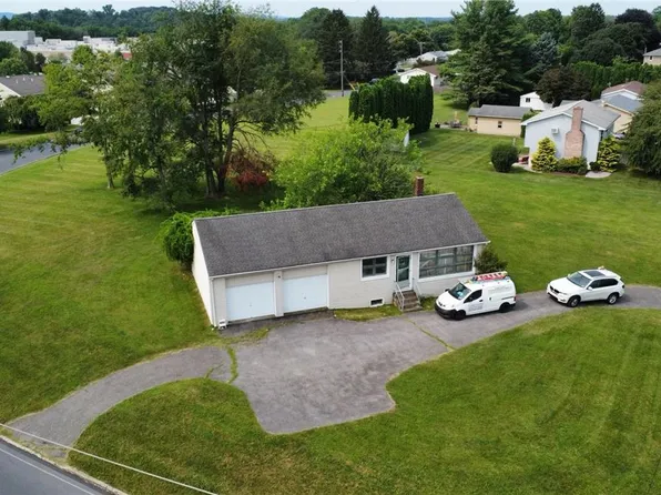 602 Apple Blossom Rd, Easton, PA 18040