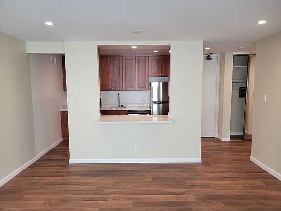 4th image of 2965 Sacramento St APT 203