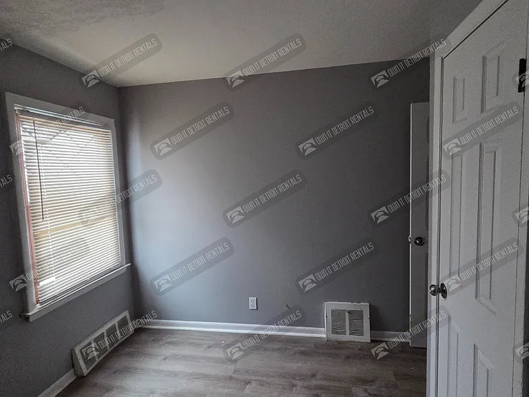 1139 S Bassett St — Photo 8