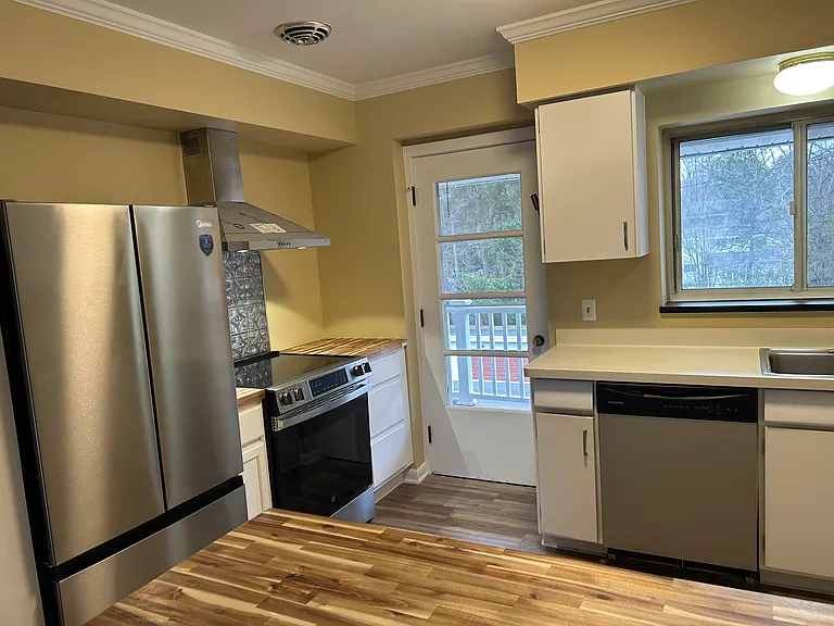 2411 East Ave #5 — Photo 30