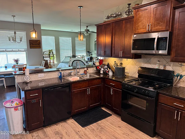 121 Merrydale Ln — Photo 4