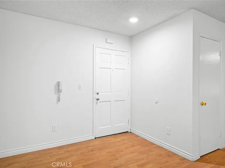 330 Pioneer Dr — Photo 3