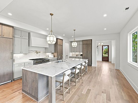 3rd image of 2201 Castleman Dr