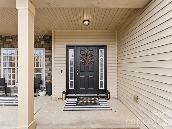 2nd image of 3114 Apricot Ln
