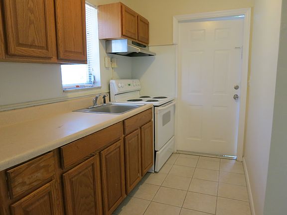 2nd image of 2302 Taylor St APT 6