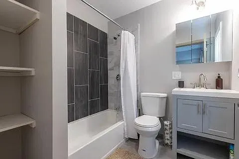 564 E 7th St #1 — Photo 10