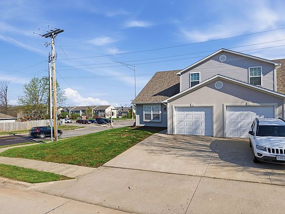 3rd image of 2401-2403 Northampton Dr