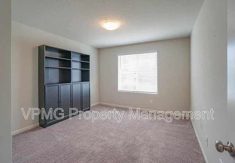 6301 N 89th Ave — Photo 36