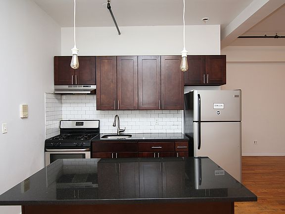 4th image of 16 Manhattan Ave APT 3B