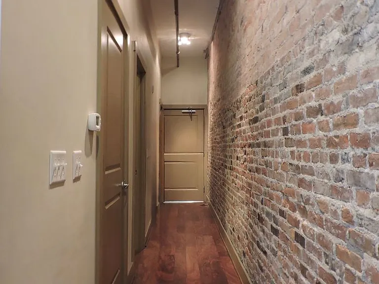 641 Walnut St Apartments — Photo 7