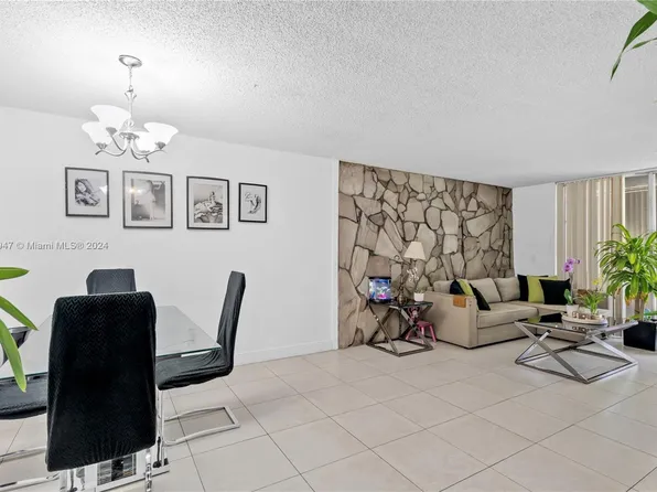 8411 NW 8th St APT 111, Miami, FL 33126
