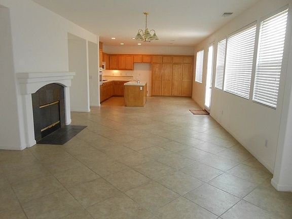 4th image of 392 Golden Leaf Ct