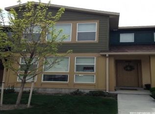 1061 N Stillwater Dr, Farmington, UT 84025