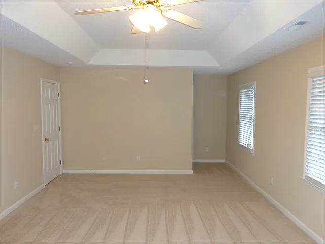 946 George Place Dr — Photo 7