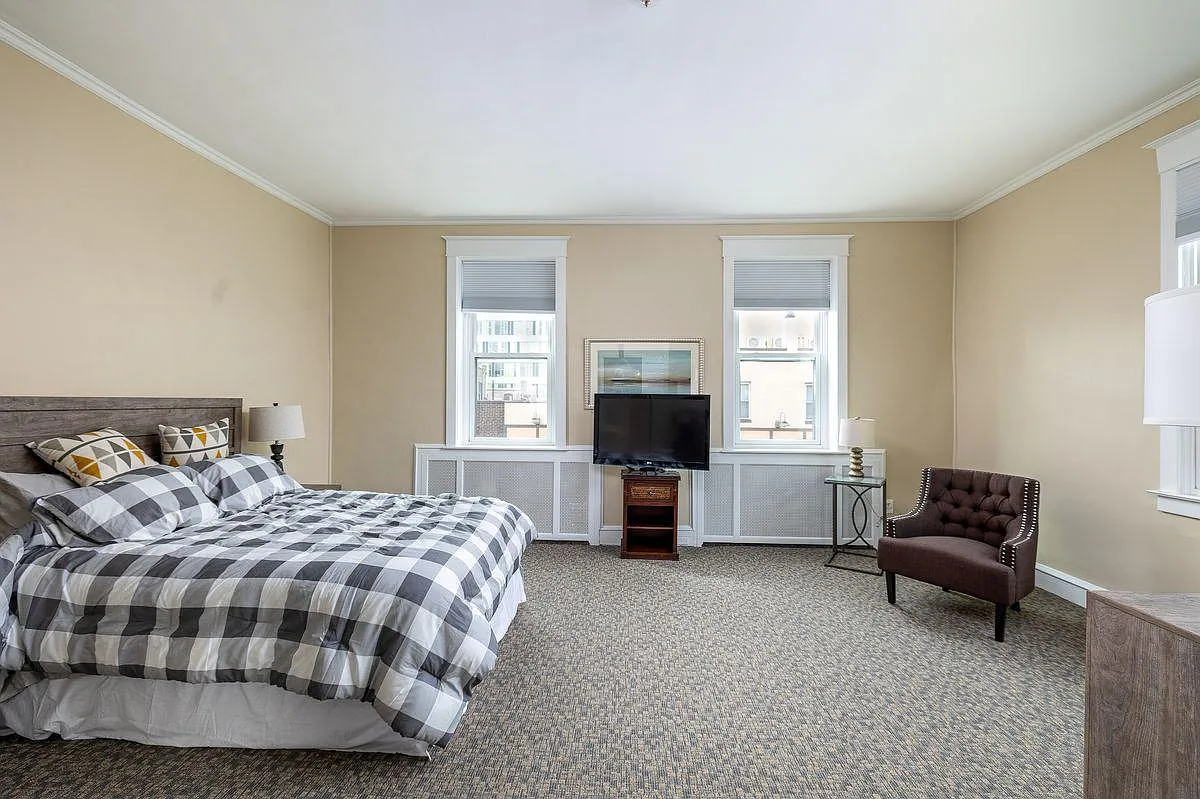 5 bed, 2500 sqft, $3,500 — Photo 4