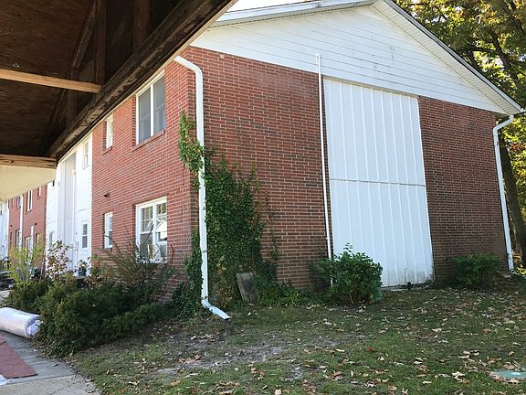 2nd image of 44H E Cambridge Ct