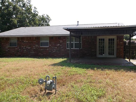 4th image of 2708 N Park Dr