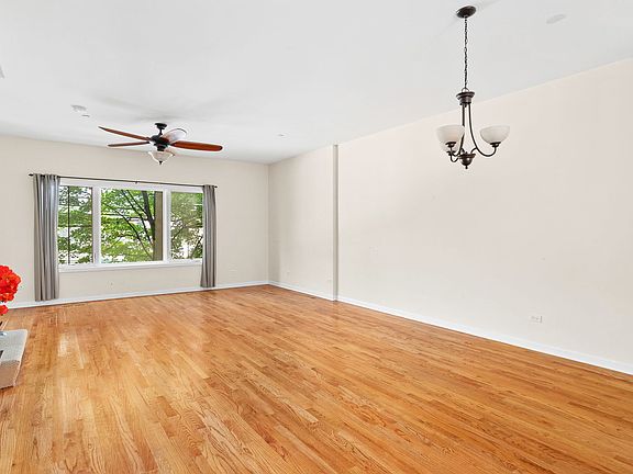 5th image of 1192 Clarence Ave Unit 8