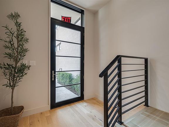5th image of 1325 N Dewey Ave