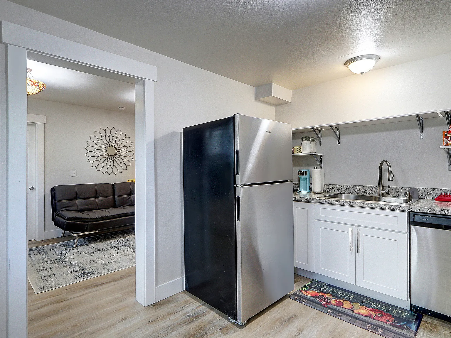 2 bed, 975 sqft, $3,000 — Photo 3